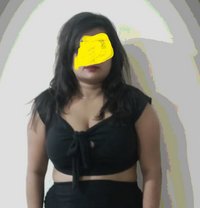 Independent Nidhi - escort in New Delhi Photo 1 of 3