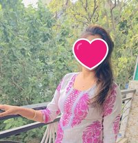 Independent Nidhi - escort in New Delhi Photo 1 of 4