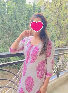 Independent Nidhi - puta in New Delhi Photo 3 of 4