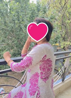 Independent Nidhi - puta in New Delhi Photo 4 of 4