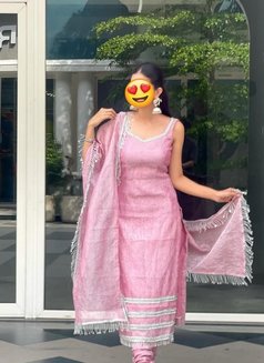 Independent Niharika (Cam & Meet) - puta in Noida Photo 2 of 5