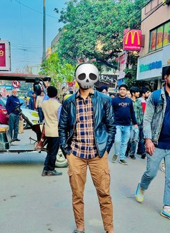 No money - Male escort in New Delhi Photo 1 of 3