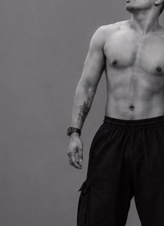 Independent Rohan - Acompañantes masculino in New Delhi Photo 3 of 5