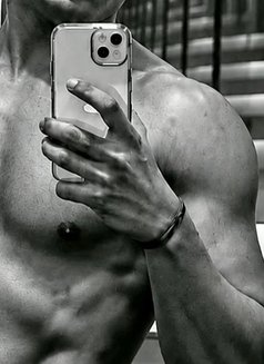 Independent Rohan - Acompañantes masculino in New Delhi Photo 5 of 5