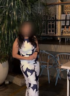 Independent Sexy Corporate Girl - puta in Pune Photo 2 of 4