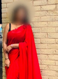 Independent Sexy Mature Corporate Girl - escort in Pune Photo 1 of 6