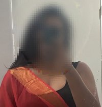 Independent Sexy Mature Corporate Girl - escort in Pune