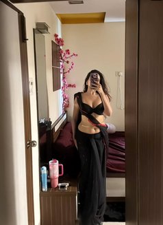 Independent Simran Nudecam/realmeet - escort in Mumbai Photo 2 of 3