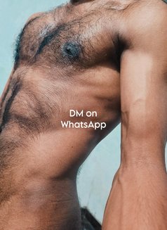 Cam Suren - Acompañantes masculino in Bangalore Photo 1 of 9