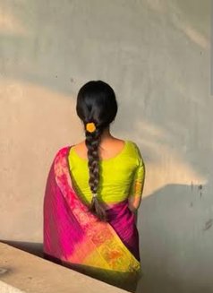 Independent Telugu girl Soniya - puta in Hyderabad Photo 1 of 1