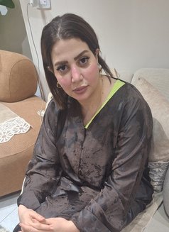 Independent Woman - puta in Al Manama Photo 3 of 3