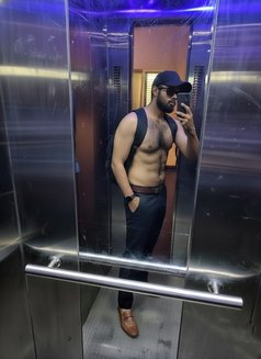 Inder - Acompañantes masculino in Bangalore Photo 1 of 3