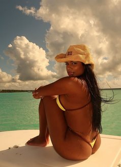 YARA - masseuse in Lisbon Photo 4 of 6