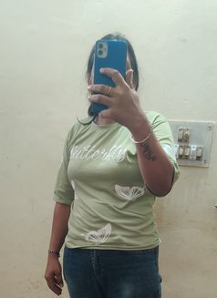 Indian and Russian Escort in Gurgaon Esc - Agencia de putas in Gurgaon Photo 2 of 4