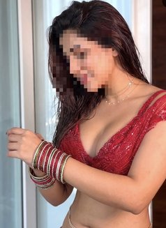 Indian Escorts Girl Ajman ⁰⁵⁶²¹⁵²¹³⁵ - escort in Ajmān Photo 1 of 10