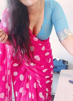 Indian Girl for 2 Days Only - puta in Singapore Photo 9 of 15