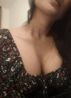 Indian Girl for 2 Days Only - puta in Singapore Photo 15 of 15