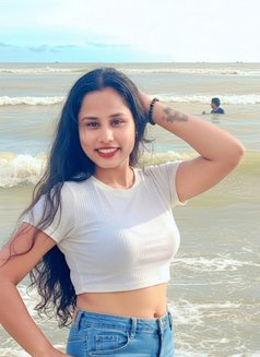 Indian High Profile & Russian - puta in Gurgaon Photo 3 of 3