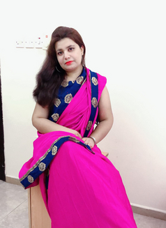 Indian Mature - escort in Muscat Photo 5 of 10