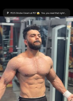 Indian Muscle Guy in Doha for 14. Days - Male escort in Doha Photo 5 of 9