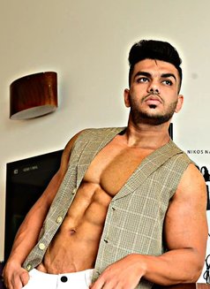 Indian Muscle Guy in Doha for 14. Days - Male escort in Doha Photo 6 of 9