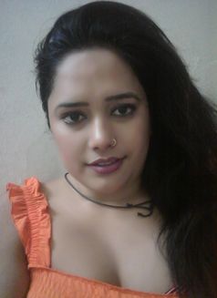 Indian or Pakistani Escort in Dubai - puta in Dubai Photo 3 of 5