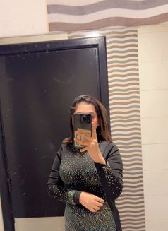 Indian Punjaban Arshi - puta in Dubai Photo 12 of 12