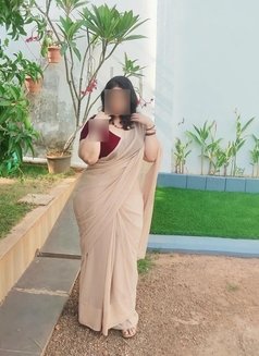 Indian Slut Wife Threesome & Cam - puta in Dubai Photo 11 of 13