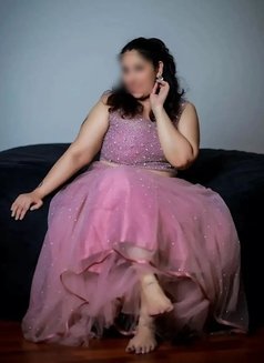 Indian Slut Wife Threesome & Cam - puta in Dubai Photo 12 of 13