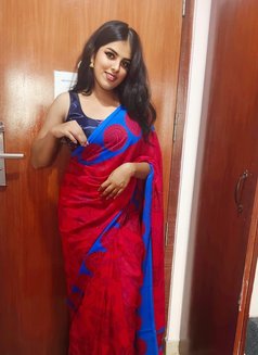 Indian south girl, Shipa for escort - puta in Singapore Photo 2 of 6