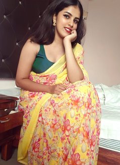 Indian south girl, Shipa for escort - puta in Singapore Photo 3 of 6