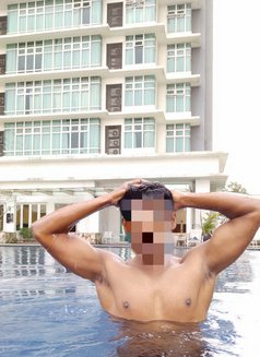 Teenage Guy Here - Acompañantes masculino in Chennai Photo 2 of 5