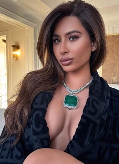Indiva - Transsexual escort in Dubai Photo 7 of 13