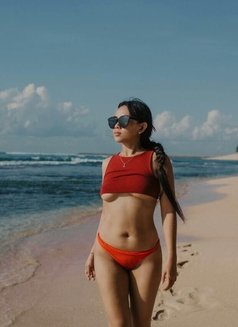 Indo Girl Model Bali — Indri Sexy 24 - puta in Singapore Photo 3 of 5