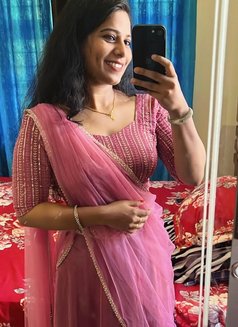 Indrani - escort in Thiruvananthapuram Photo 3 of 4