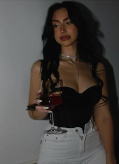 Inga - escort in Hong Kong Photo 1 of 9