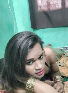 Iniya - Transsexual escort in Coimbatore Photo 1 of 1