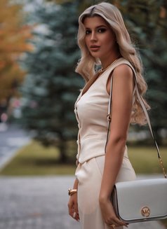 Innesa - escort in Dubai Photo 7 of 11