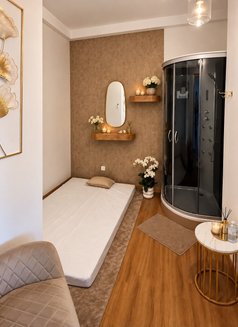 Intense Spa - companion in Lisbon Photo 6 of 20