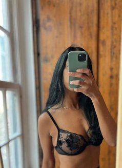 Iolanda - puta in Lisbon Photo 1 of 8