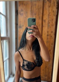 Iolanda - puta in Lisbon Photo 2 of 8