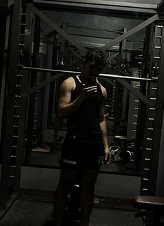 Ion (BFE/camshow/content creator - Male escort in Manila Photo 9 of 10