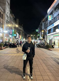 Ion (BFE/camshow/content creator - Male escort in Manila Photo 10 of 10