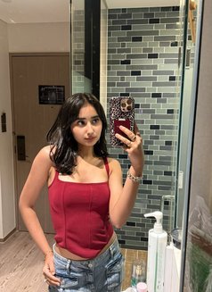 Ira - escort in Candolim, Goa Photo 2 of 4