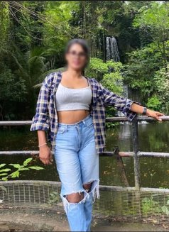 Irana Colombo in call and out call - escort in Colombo Photo 1 of 11
