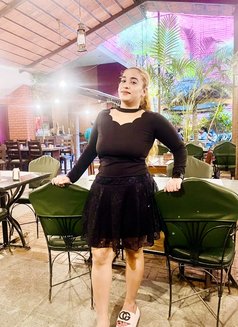 Iranian beauty Shireen Hassanzadeh - puta in Mumbai Photo 10 of 10