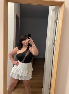 Irem - escort in Kuwait Photo 4 of 4