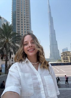 Iren - puta in Dubai Photo 1 of 9