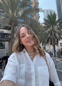 Iren - puta in Dubai Photo 4 of 9