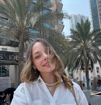 Iren - puta in Dubai Photo 4 of 9